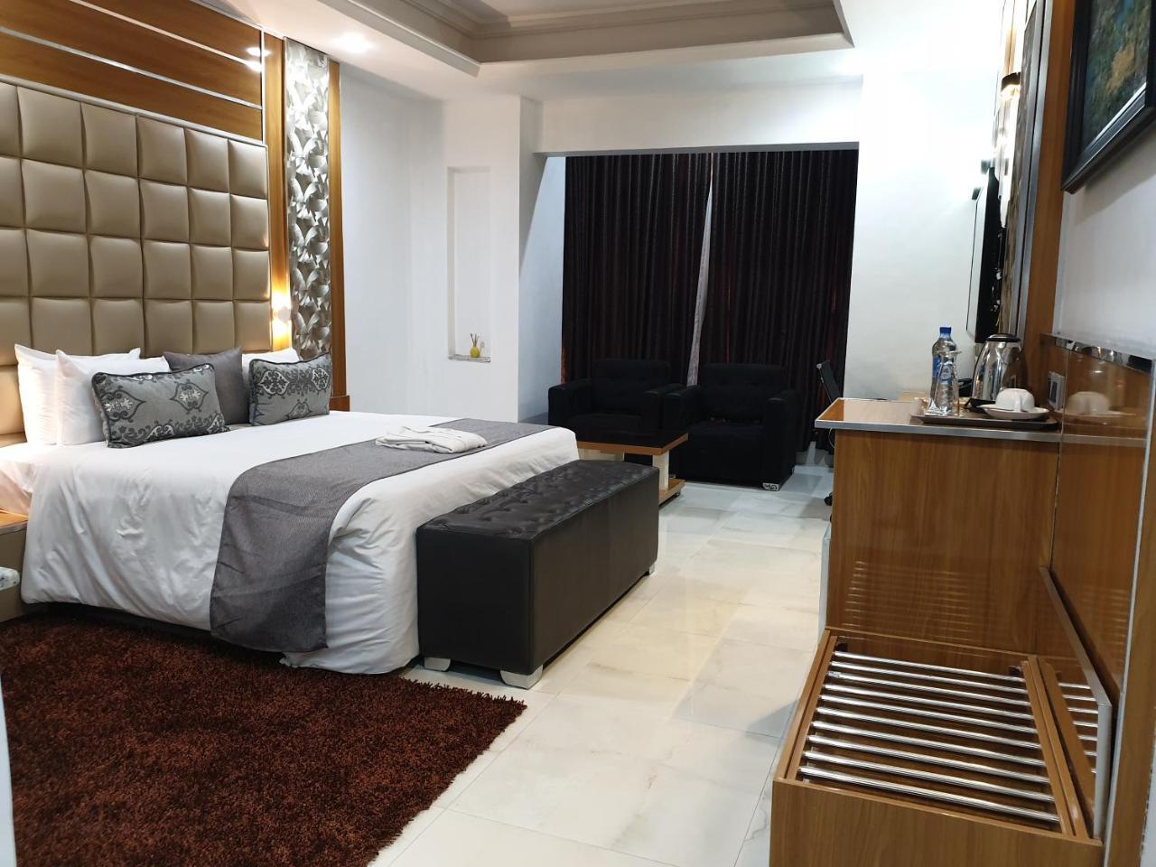 Caesar'S Luxury Hotel Lekki Buitenkant foto